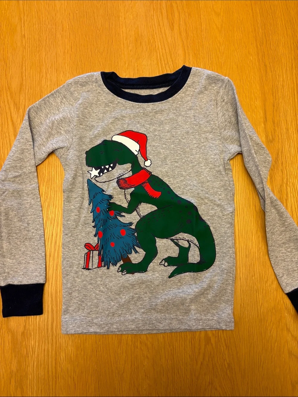 Carter's Gray and Navy Dino Santa Pajama Set, size 6